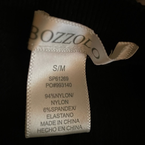 Uncomplicated Seamless Shorts - Black - Picture 2 of 4